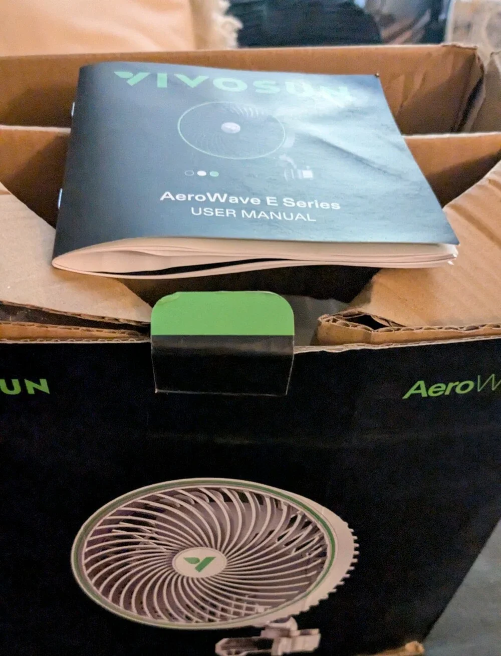 Vivosun AeroWave E Series Clip Grow Tent Fan in White and Green